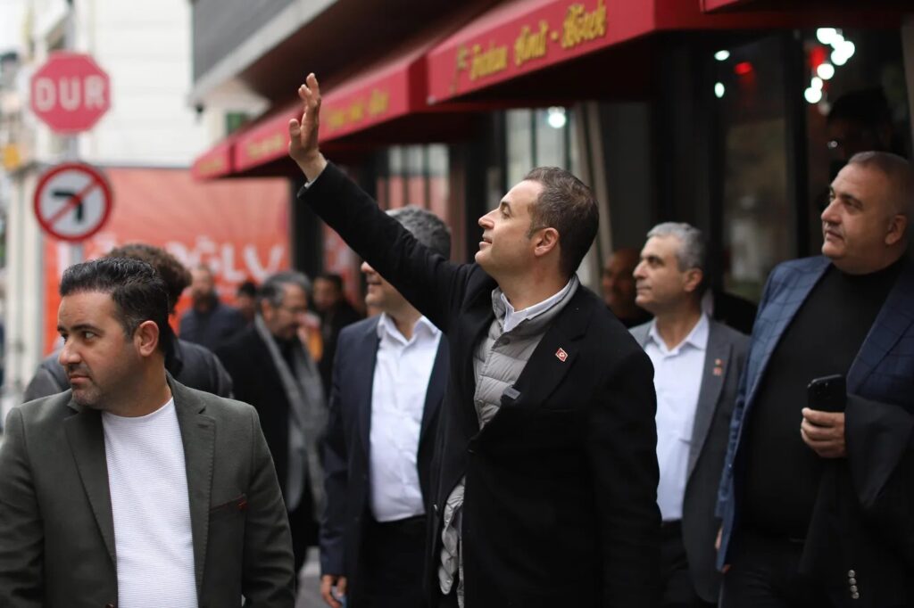 Ahmet Akın,Toplu Taşıma Merkezi ve çevresindeki esnafla buluştu.