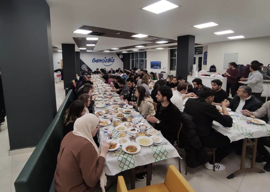 BAUN Geç Ofis’te gençler iftar yemeğinde bir araya geldiler