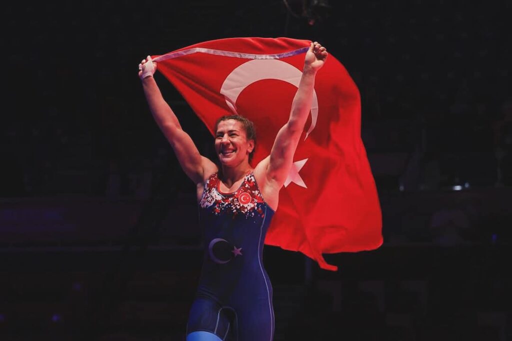 Yasemin Adar Yigit, 76 kilo güreş kategorisinde Olimpiyat kotasını kazandı Tebrikler Şampiyon