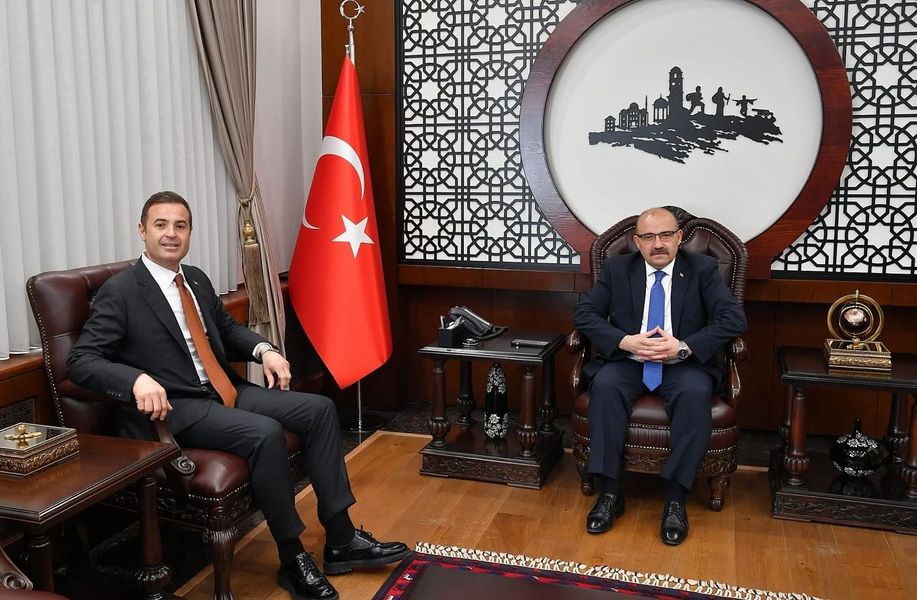 Balıkesir Büyükşehir Belediye Başkanı Ahmet Akın Vali İsmail Ustaoğlu’nu ziyaret etti