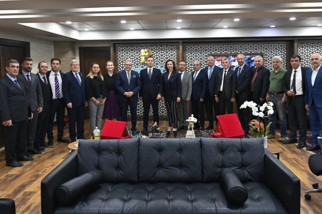 Bandırma Belediye Başkanı Dursun Mirza Başkan Ahmet AKIN’ı ziyaret etti