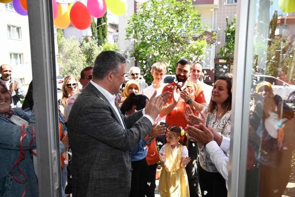 Karesi Belediye Başkanı Mesut Akbıyık Kadınlar Kahvesi’nin açışını yaptı
