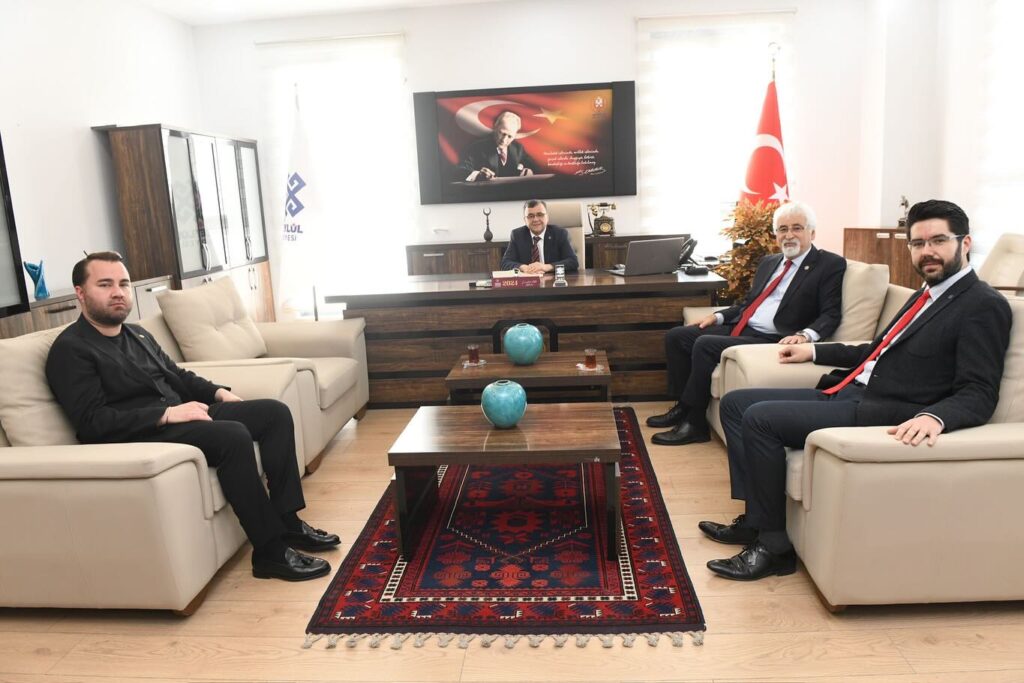 Mehmet TÜM Altıeylül Belediye Başkanı Hakan Şehirli’yi makamında ziyaret etti