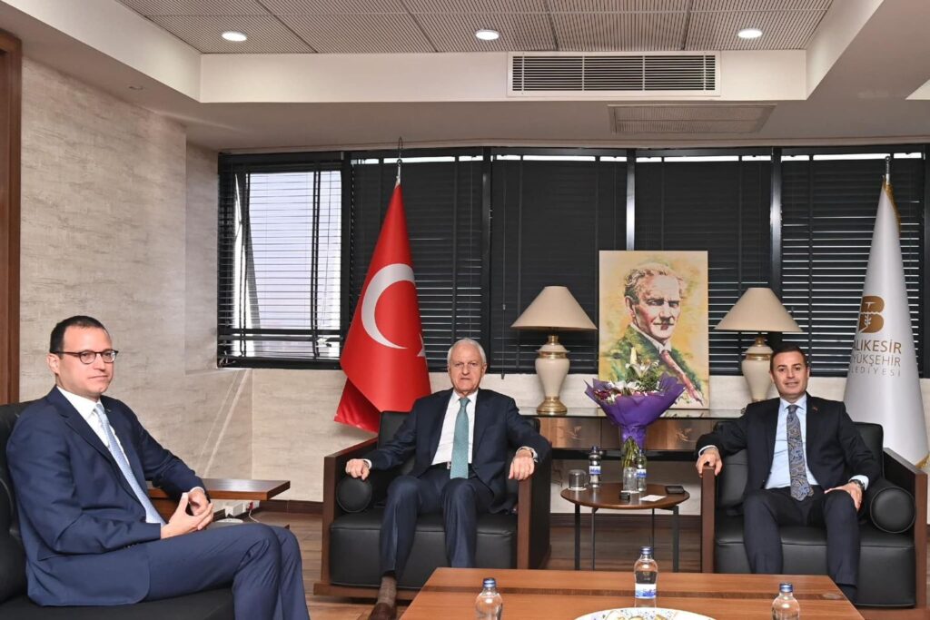 Rona Yırcalı ve Sinan Yırcalı Balıkesir Büyükşehir Belediye Başkanı Ahmet AKIN’ı ziyaret etti