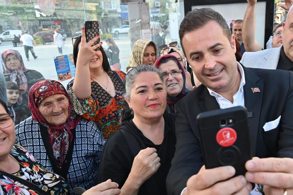 Balıkesir Büyükşehir Belediye Başkanı Ahmet AkınBurhaniye’de