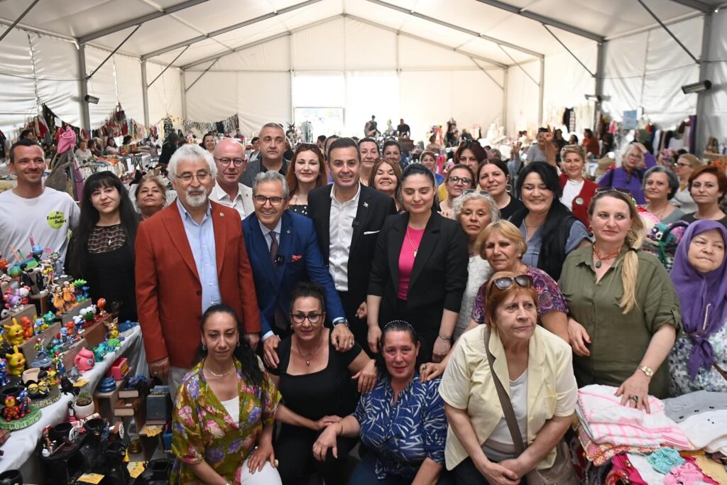 Başkan Ahmet AKIN Bandırma Belediyesinin açmış olduğu El Emeği Alışveriş Günleri’ni ziyaret etti