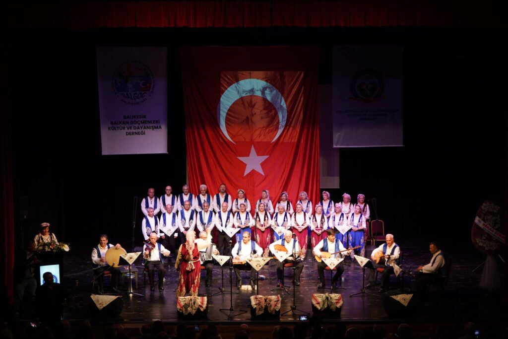 Karesi Belediye Başkanı Mesut AKBIYIK Balıkesir Balkan Göçmenleri Hıdırellez konserine katıldı