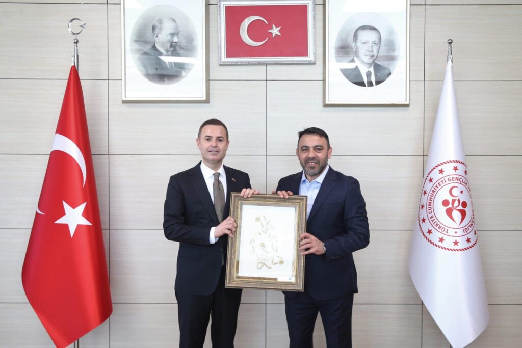 AHMET AKIN Gençlik ve Spor Bakan Yardımcısı Hamza Yerlikaya’yı makamında ziyaret etti.