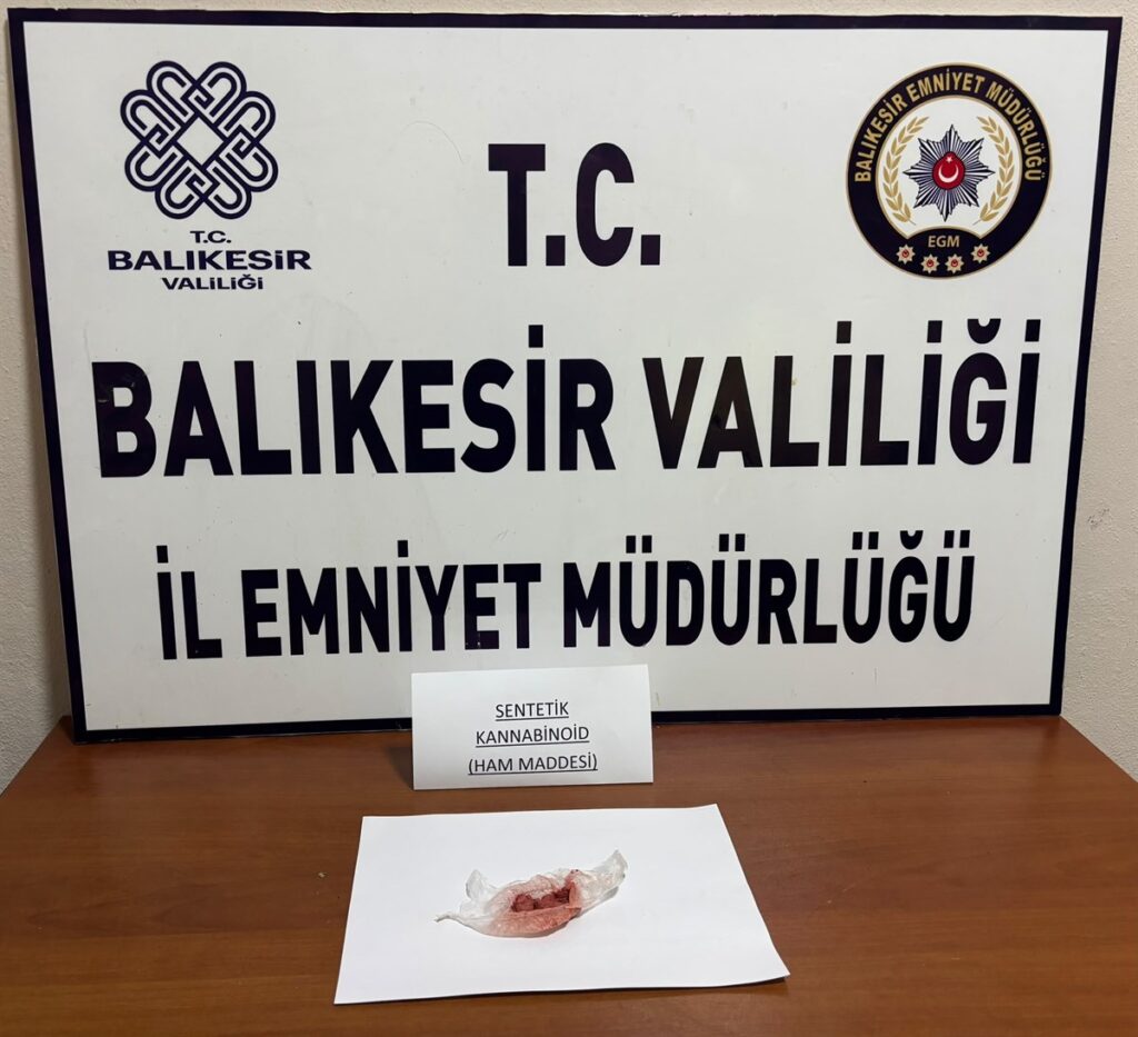 MANYAS’TA DURDURULAN ARAÇTA UYUŞTURUCU ELE GEÇİRİLDİ
