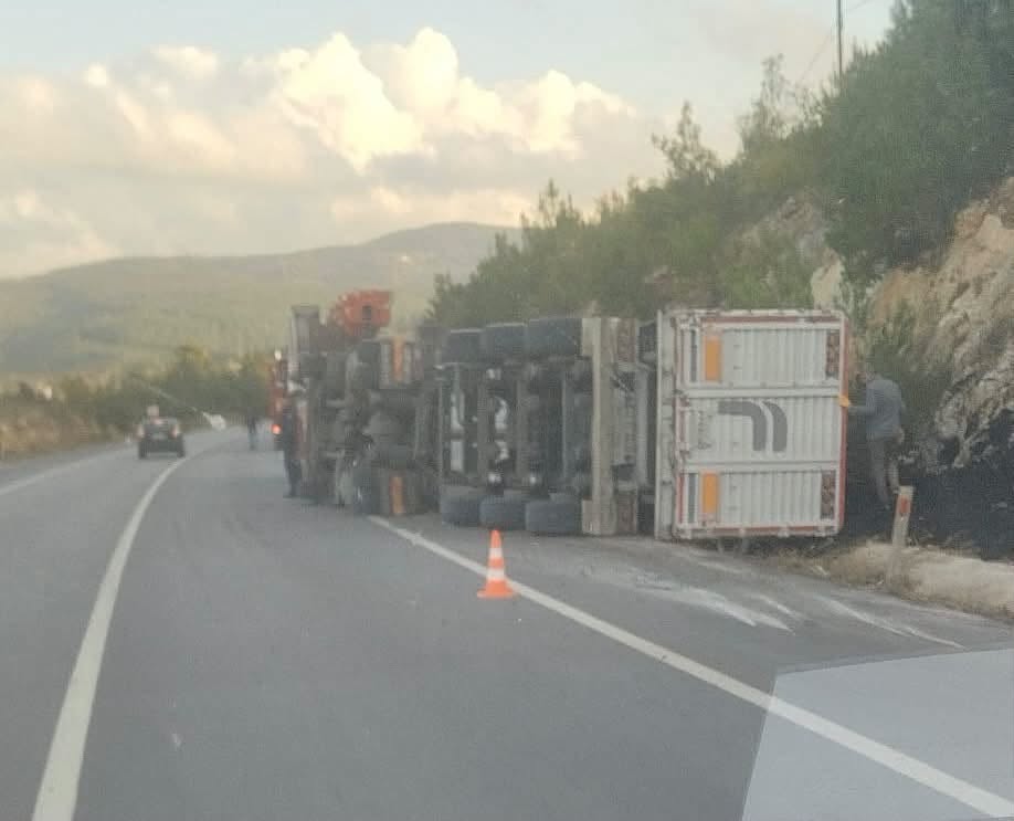 Balya yolunda maddi hasarlı trafik kazası meydana geldi. Sürücü hafif yaralandı.