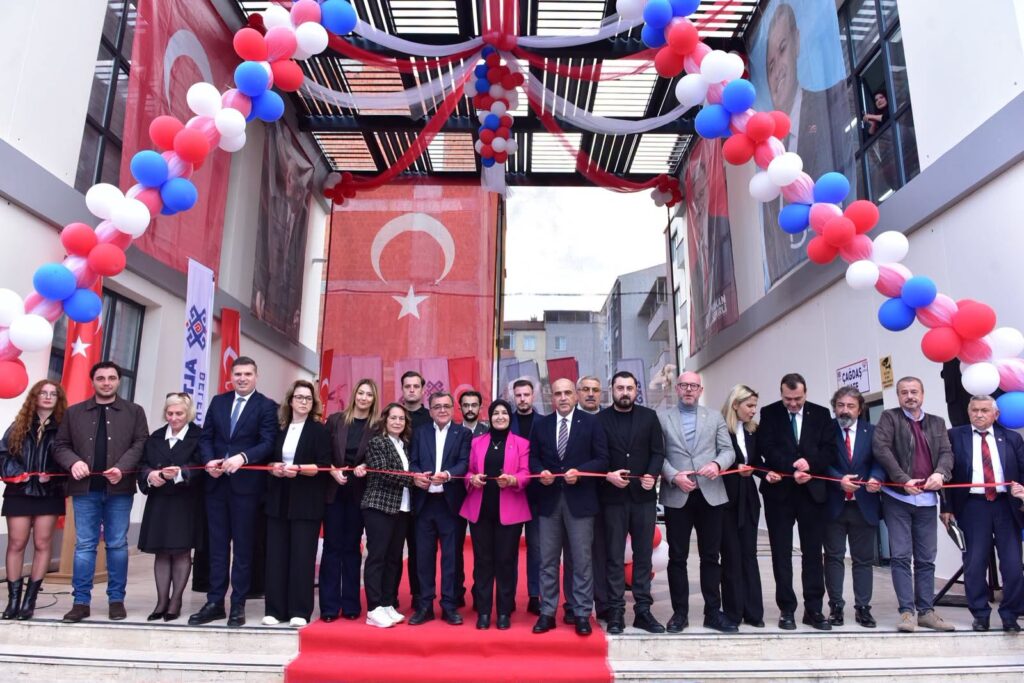 Altıeylül Yaşam Merkezimizin açılışını yoğun katılımla gerçekleştirildi.